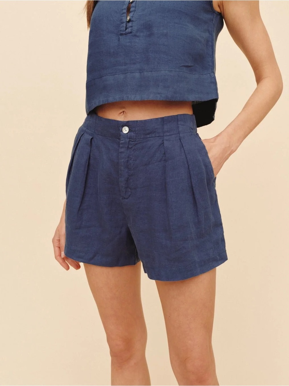 Bella Dahl Double Pleat Linen Shorts in Midnight Surf Navy Blue size Small